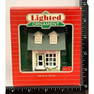 1986 HALLMARK KEEPSAKE ORNAMENT QLX705-3 GENERAL STORE LIGHTED